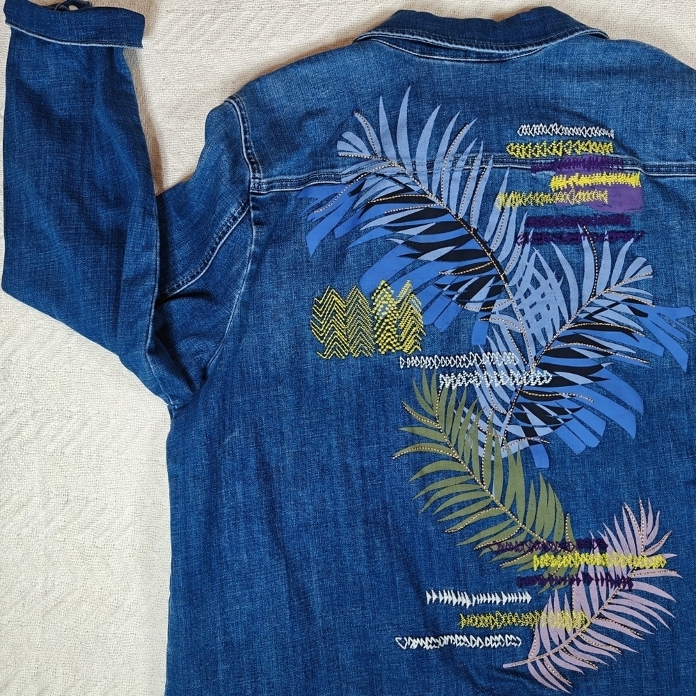 Chico's Design Artsy Embroidered Distressed Jean Jacket Size 4 XXL BohoArtsy - Picture 2 of 12